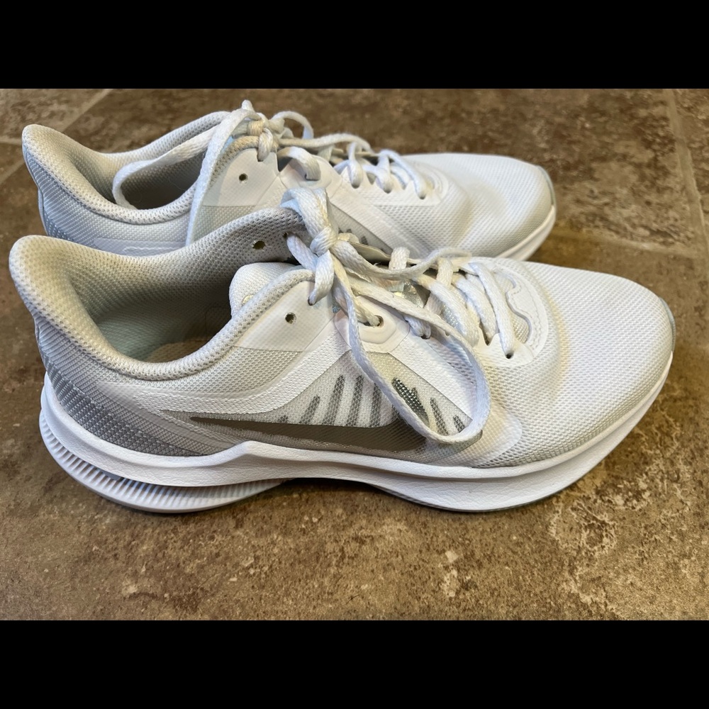 Womens Nikes size 6.5